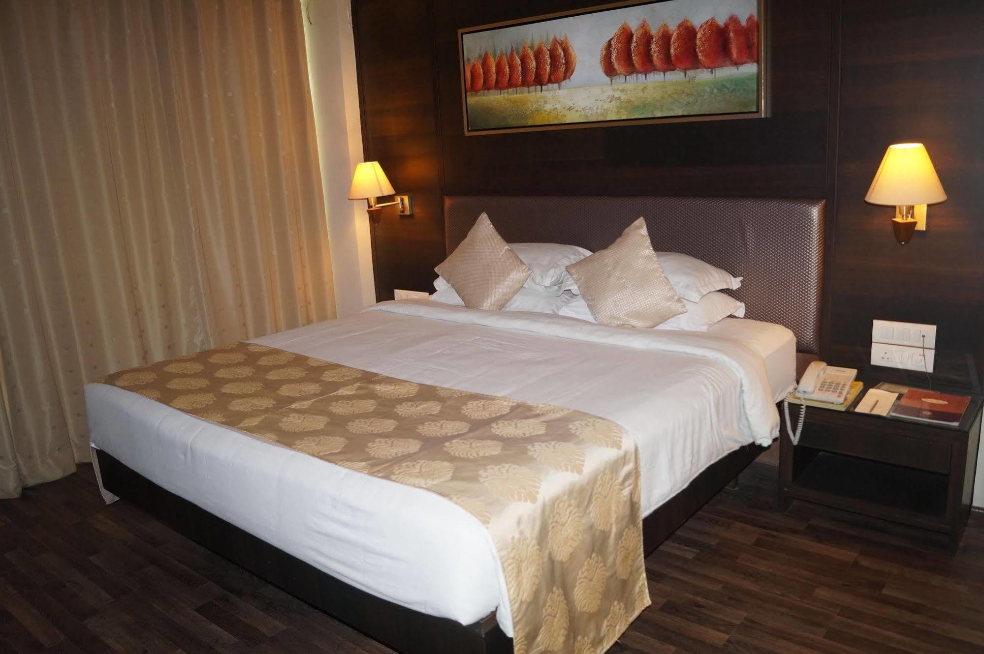 The President-A Boutique Hotel Ahmadabad Zewnętrze zdjęcie
